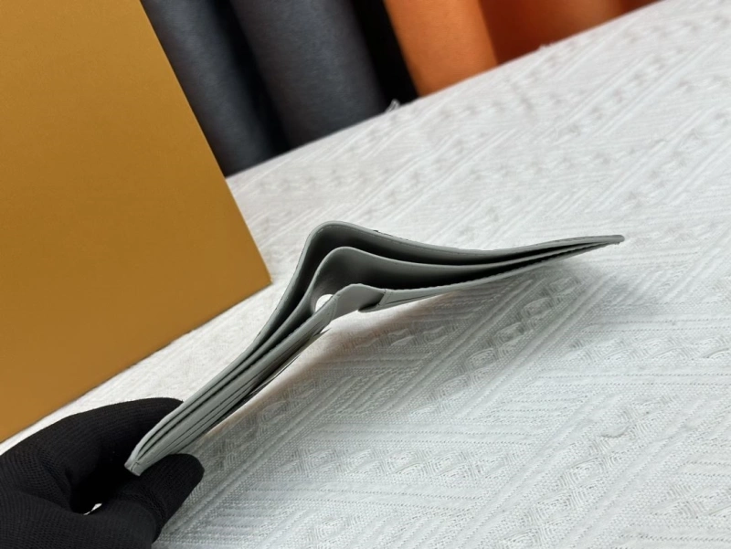 LV Wallets 4233H-0347