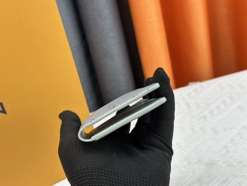 LV Wallets 4233H-0348