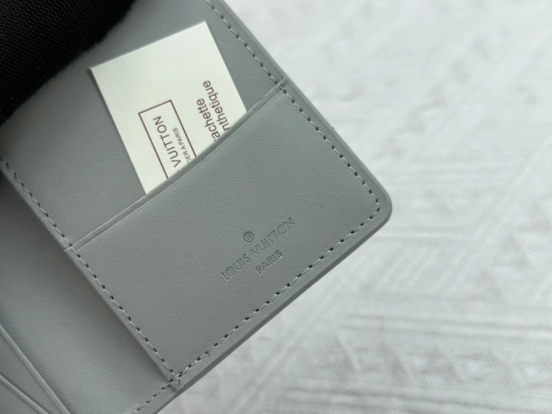 LV Wallets 4233H-0348