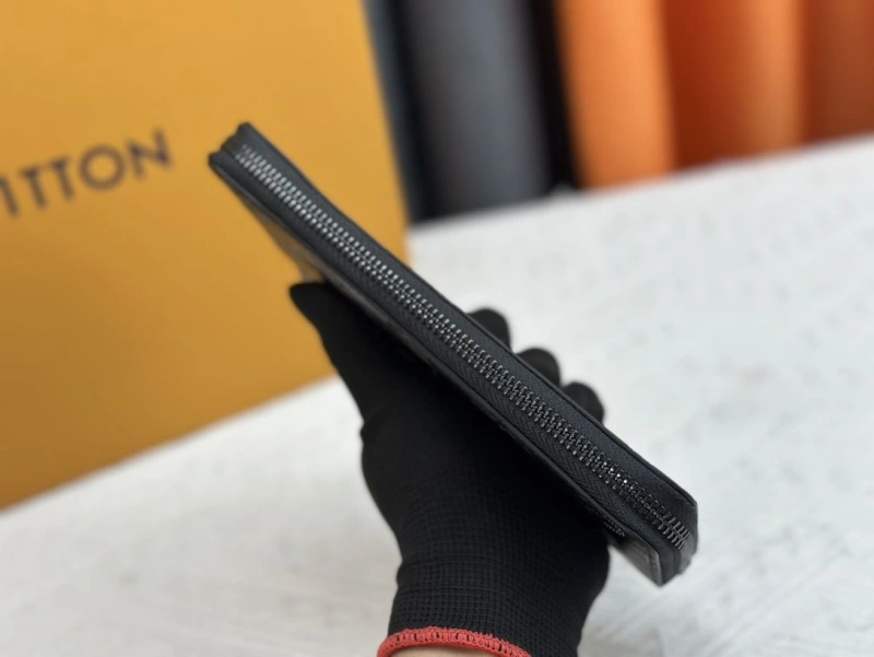 LV Wallets 4233H-0349