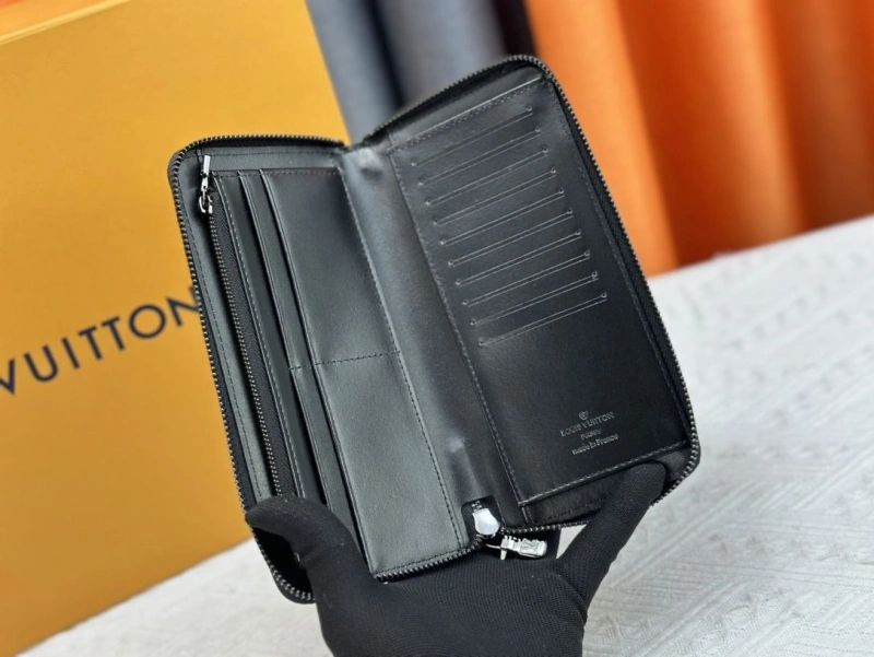 LV Wallets 4233H-0349