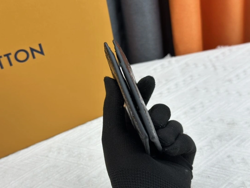 LV Wallets 4233H-0351