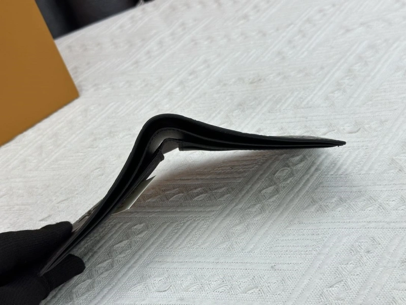 LV Wallets 4233H-0351