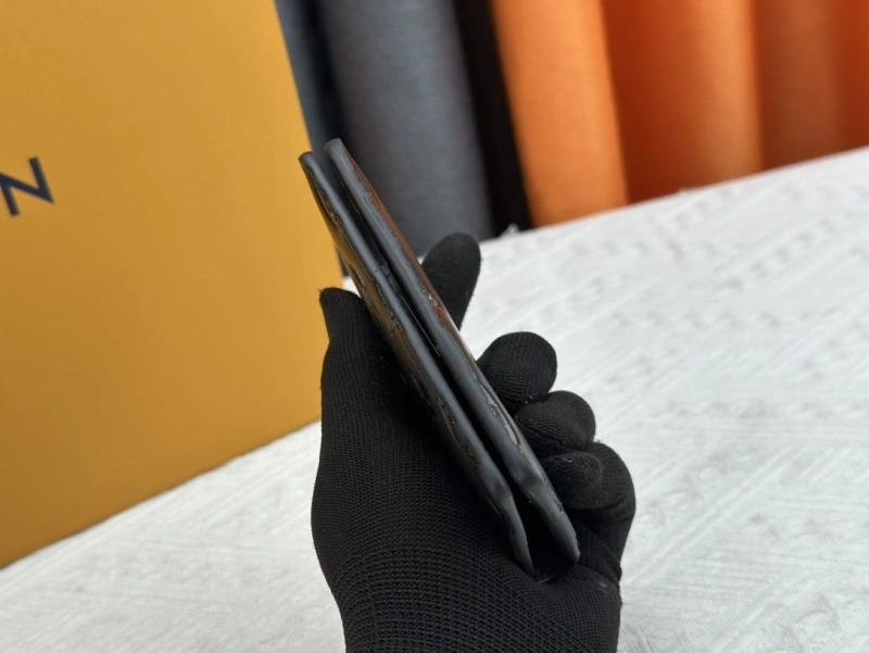 LV Wallets 4233H-0352