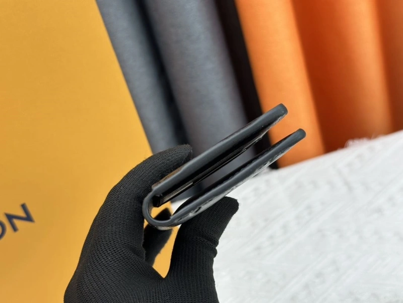 LV Wallets 4233H-0352