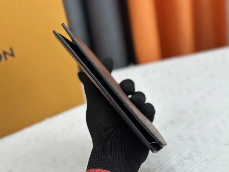 LV Wallets 4233H-0353