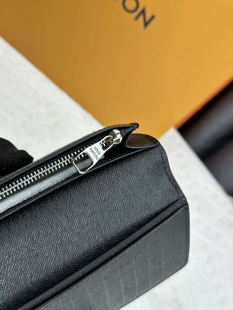 LV Wallets 4233H-0353