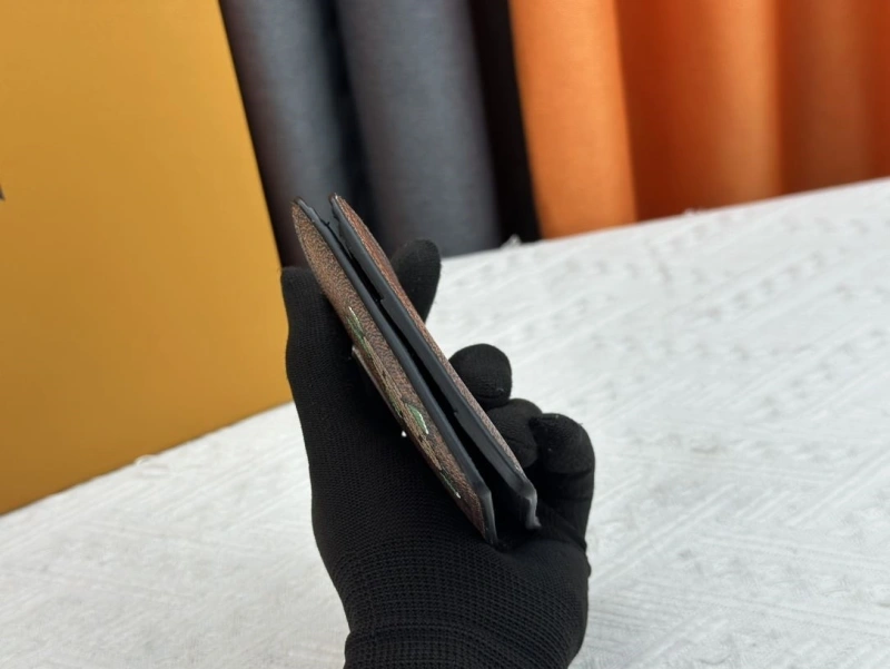 LV Wallets 4233H-0354