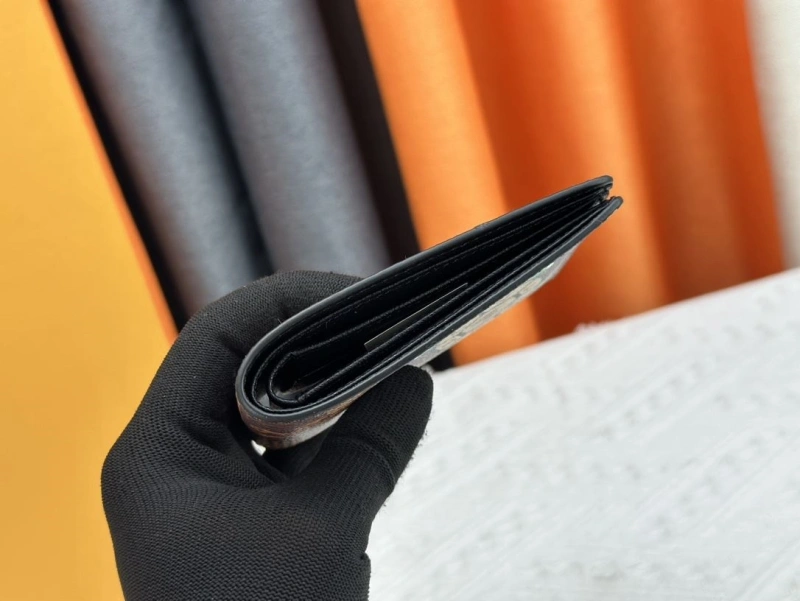 LV Wallets 4233H-0354