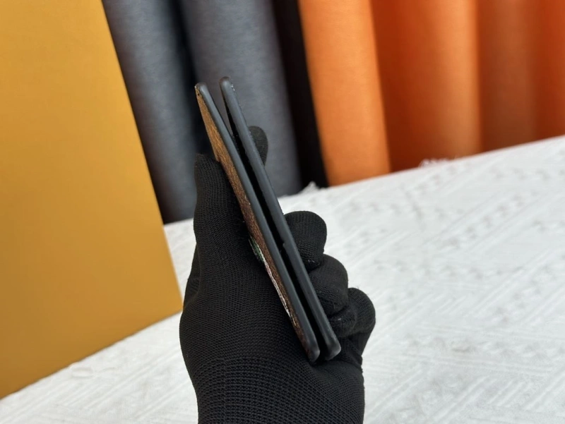 LV Wallets 4233H-0355