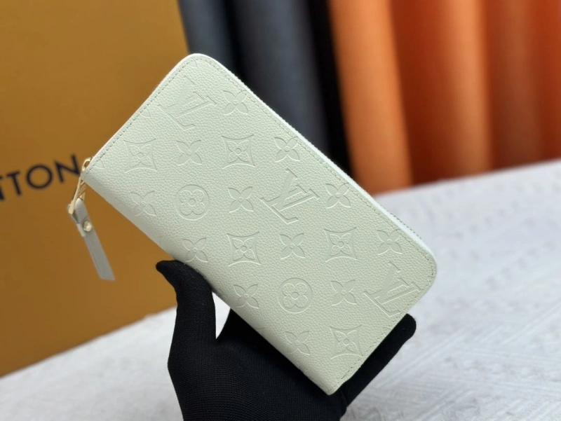 LV Wallets 4233H-0357