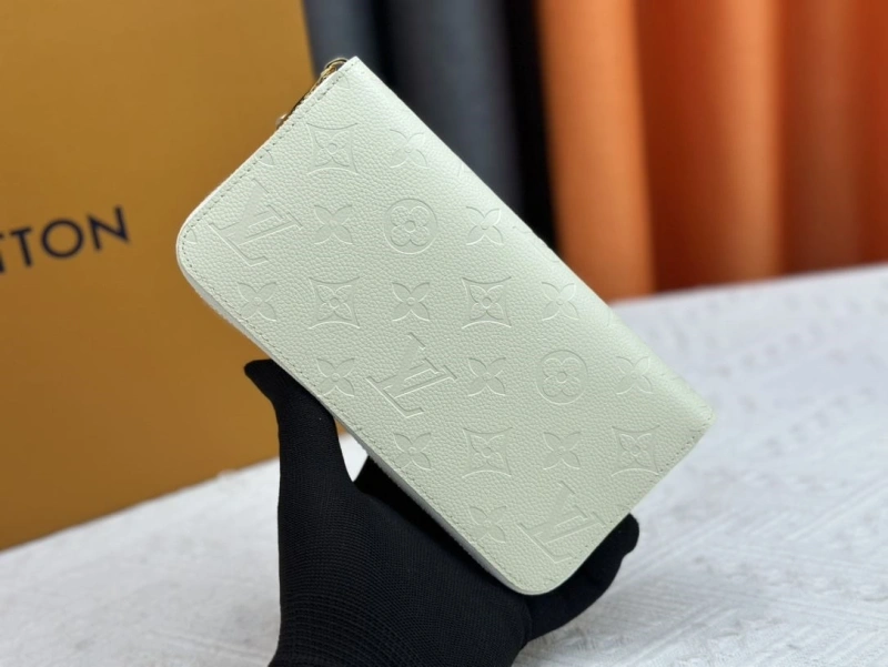 LV Wallets 4233H-0357