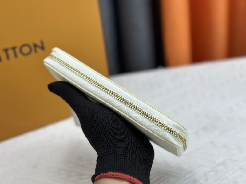 LV Wallets 4233H-0357