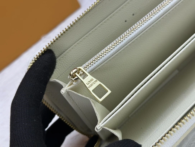 LV Wallets 4233H-0357