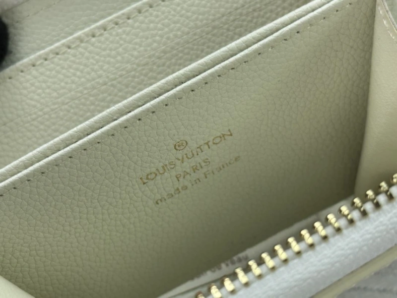 LV Wallets 4233H-0358