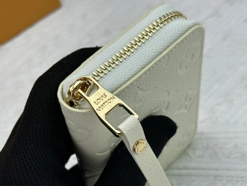 LV Wallets 4233H-0358