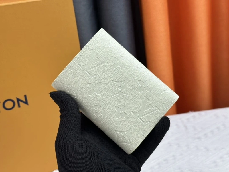 LV Wallets 4233H-0359