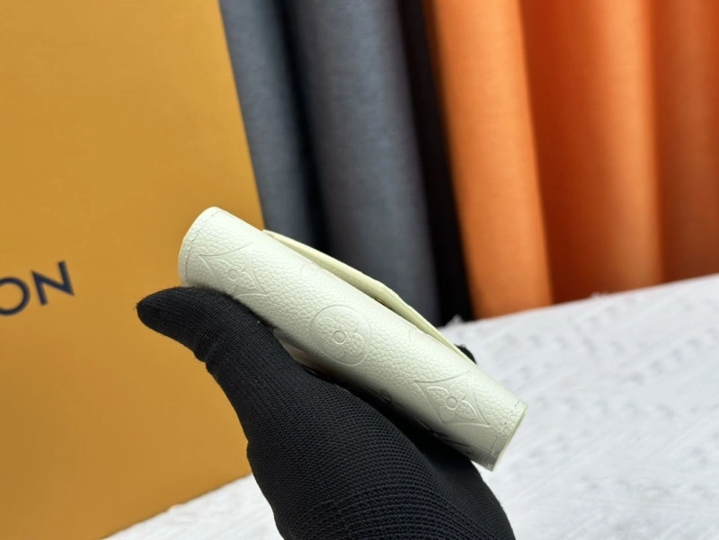 LV Wallets 4233H-0359