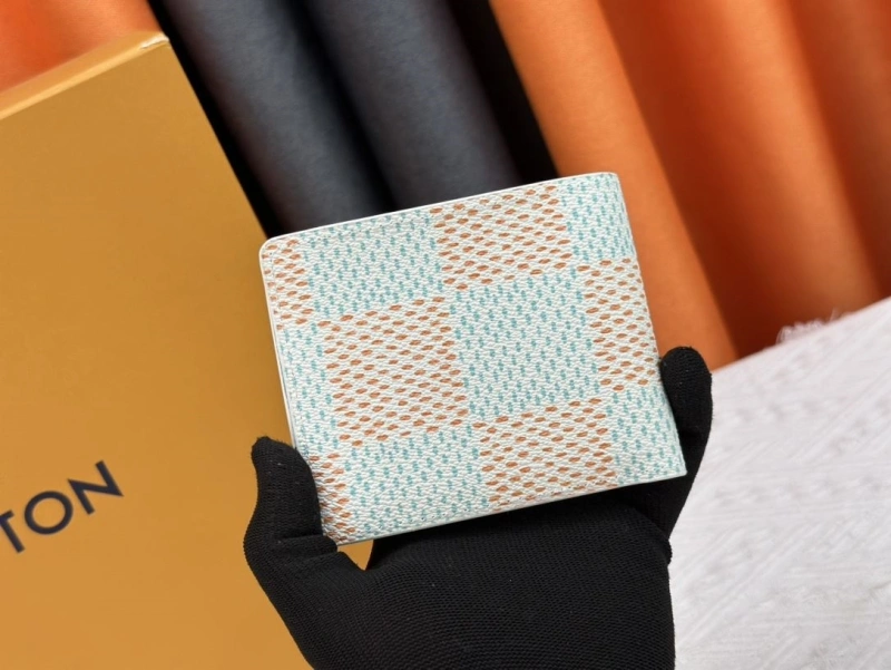 LV Wallets 4233H-0396