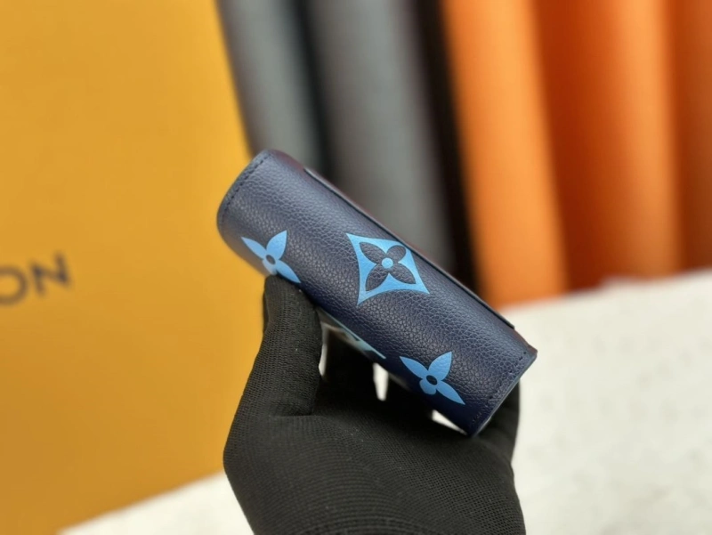 LV Wallets 4233H-0397