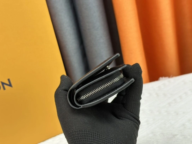 LV Wallets 4233H-0398