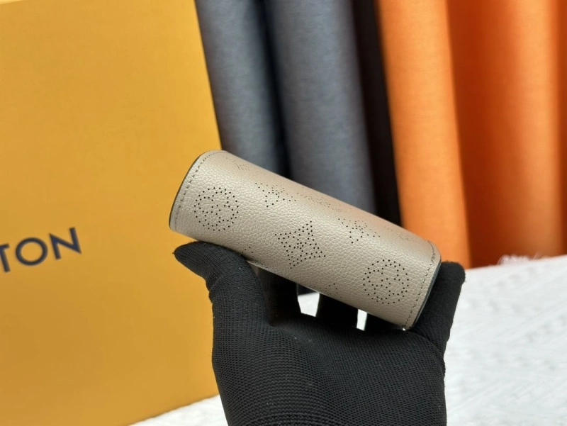 LV Wallets 4233H-0399