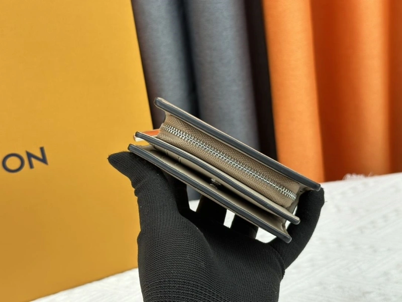 LV Wallets 4233H-0399