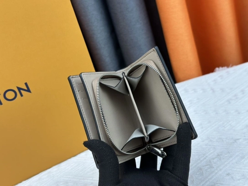 LV Wallets 4233H-0399