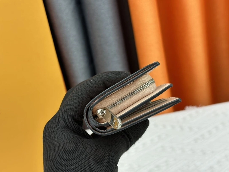 LV Wallets 4233H-0400