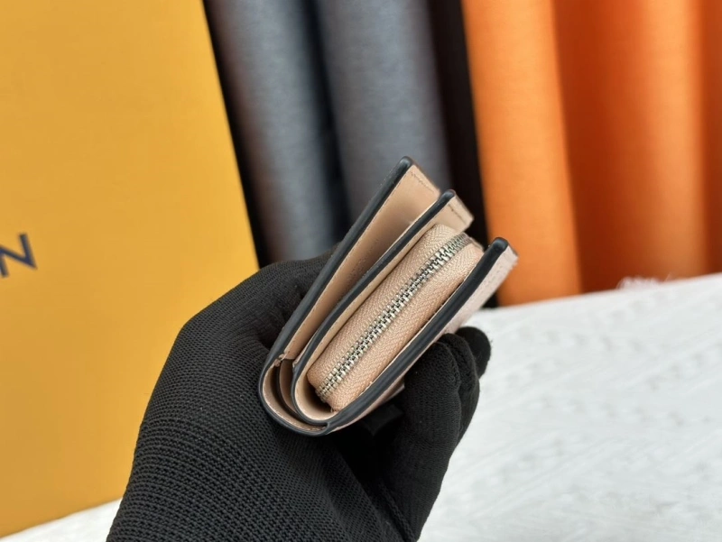 LV Wallets 4233H-0400