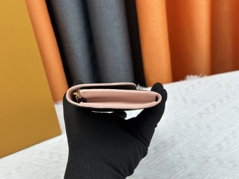 LV Wallets 4233H-0403