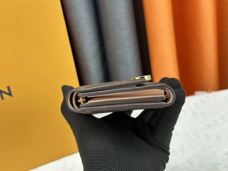LV Wallets 4233H-0407