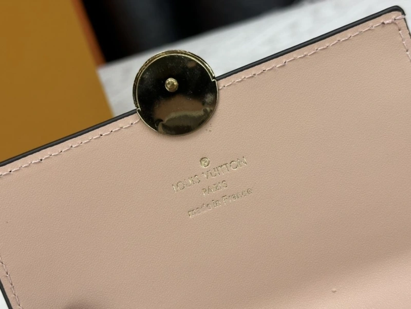 LV Wallets 4233H-0407