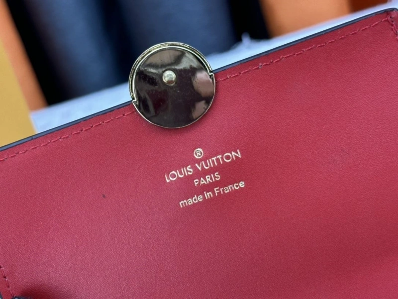 LV Wallets 4233H-0408