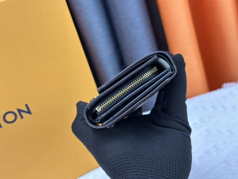 LV Wallets 4233H-0409