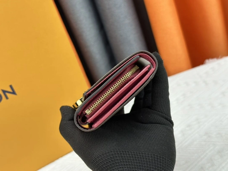 LV Wallets 4233H-0410