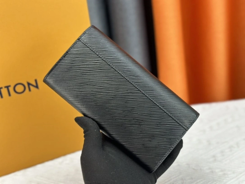 LV Wallets 4233H-0441