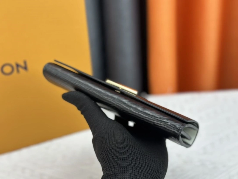 LV Wallets 4233H-0441