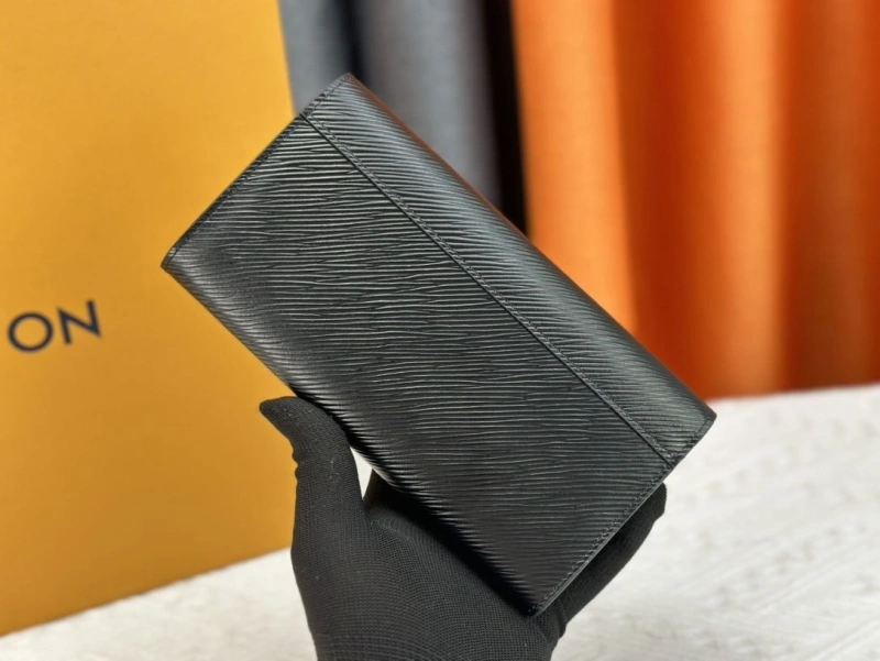 LV Wallets 4233H-0442