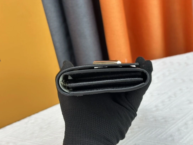 LV Wallets 4233H-0442