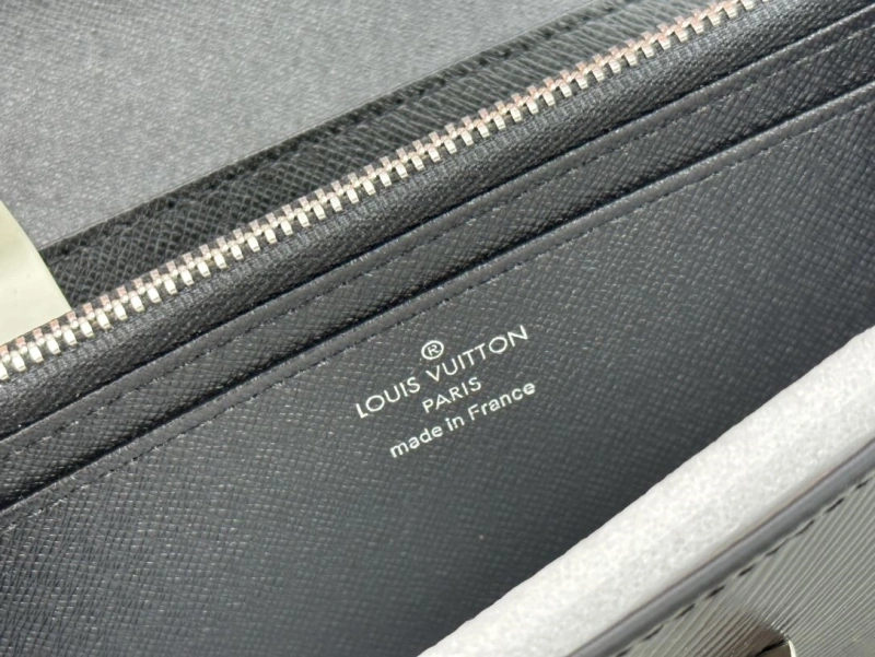 LV Wallets 4233H-0442