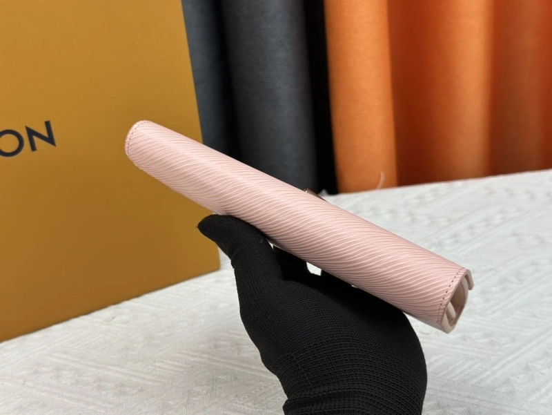 LV Wallets 4233H-0443