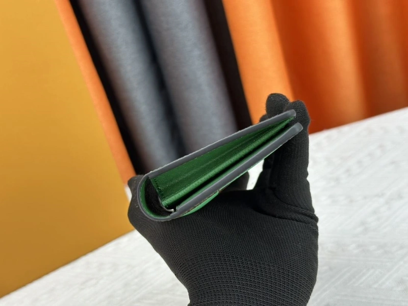 LV Wallets 4233H-0478