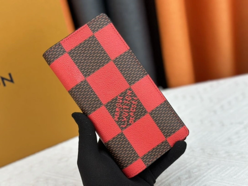 LV Wallets 4233H-0479