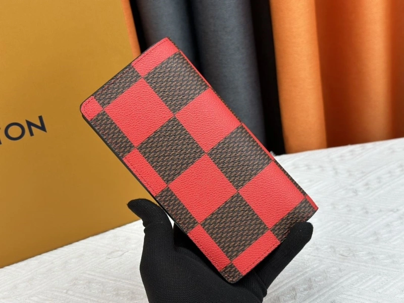 LV Wallets 4233H-0479