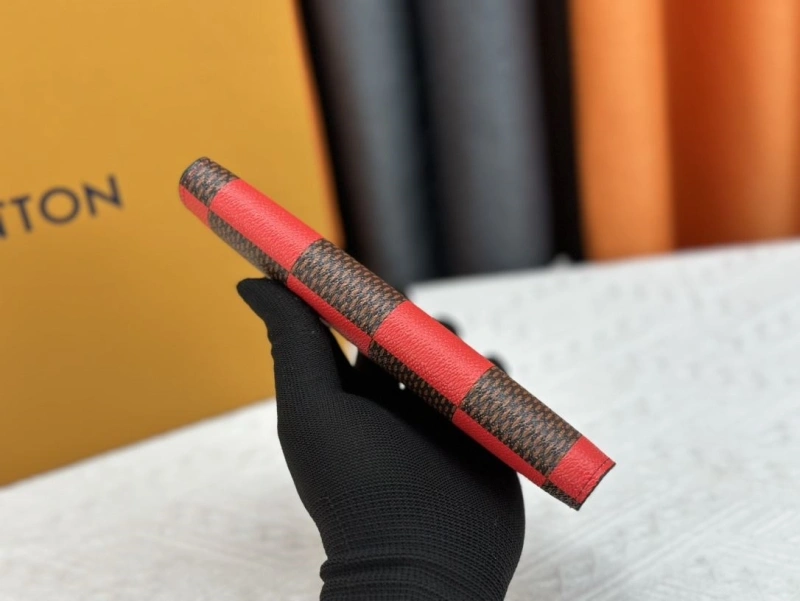 LV Wallets 4233H-0479