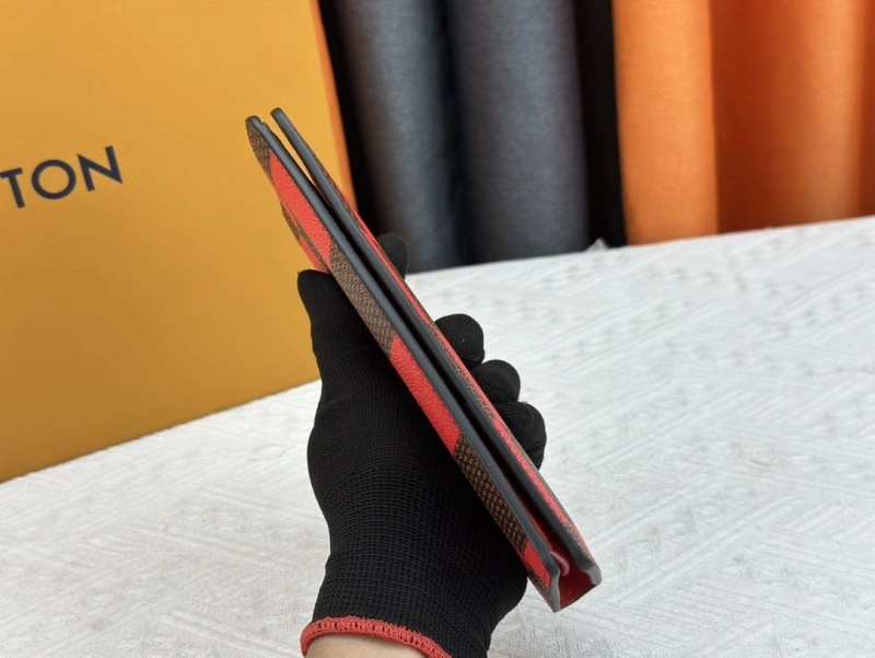 LV Wallets 4233H-0479