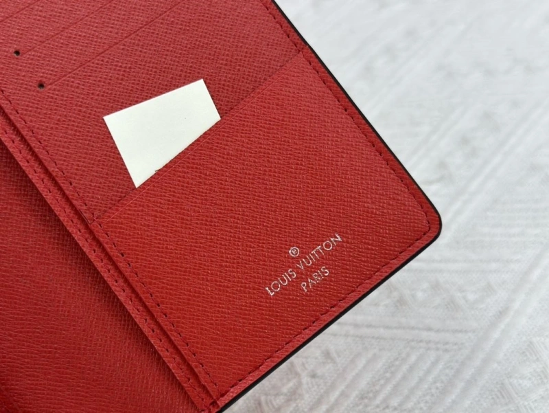 LV Wallets 4233H-0479