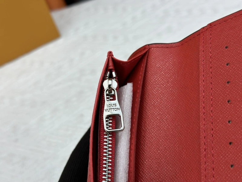 LV Wallets 4233H-0479