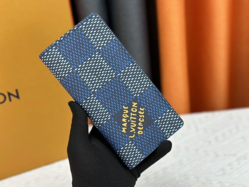 LV Wallets 4233H-0480